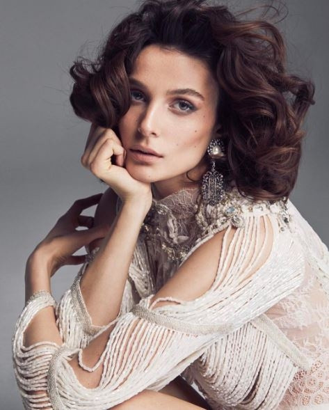 Büşra Develi oyunculukta yaşadığı iniş ve çıkışları Miss Vogue Türkiye'ye anlattı! - Sayfa 13