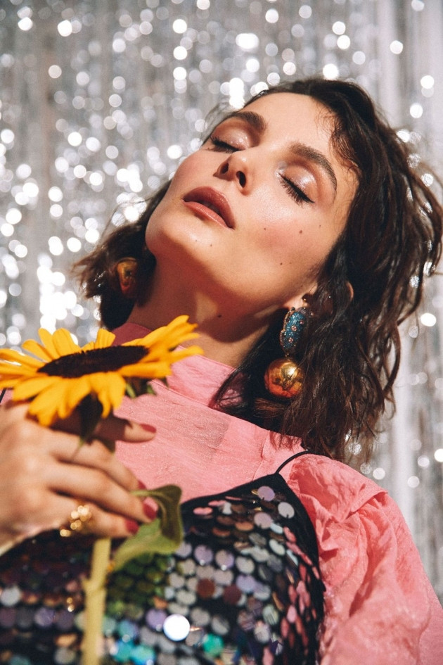 Büşra Develi oyunculukta yaşadığı iniş ve çıkışları Miss Vogue Türkiye'ye anlattı! - Sayfa 27