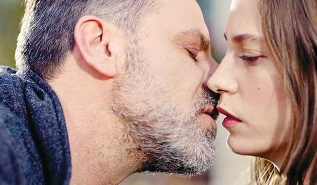 Serenay Sarıkaya cesur sahneleriyle hayranlarını şaşırtıyor! - Sayfa 22