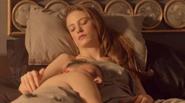 Serenay Sarıkaya cesur sahneleriyle hayranlarını şaşırtıyor! - Sayfa 16