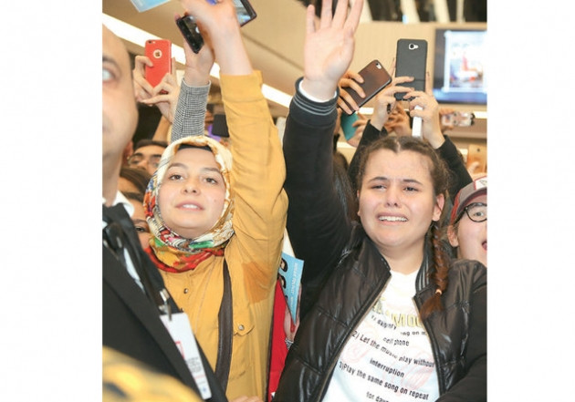 'Kardeşim Benim 2' galasında ustaya saygısız hareket! - Sayfa 6