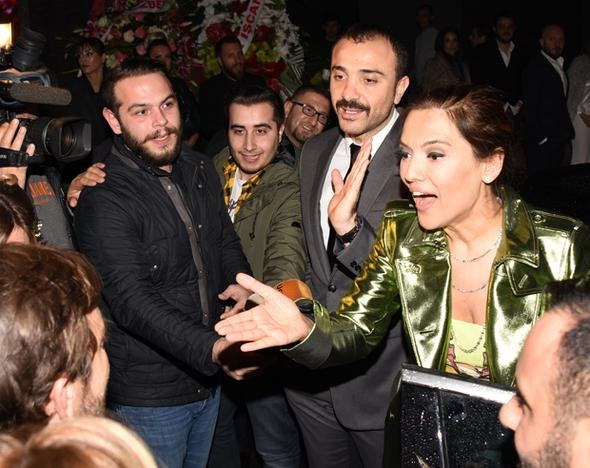 Sanat camiası bu düğünle bir araya geldi! - Sayfa 10