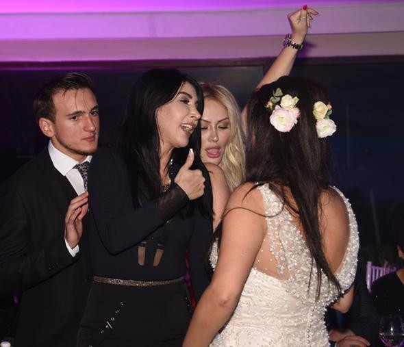 Sanat camiası bu düğünle bir araya geldi! - Sayfa 9