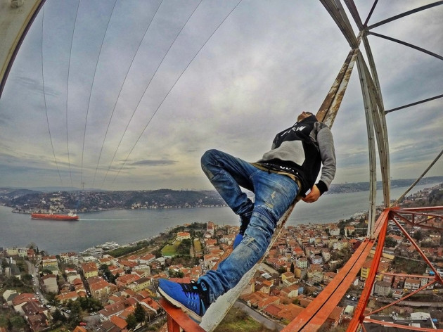 Metrobüsün 'üstünde' 12 durak gitti! - Sayfa 13