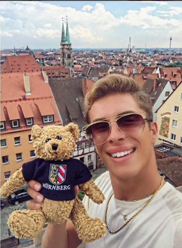 Her şey Ken'e benzemek için! - Sayfa 12