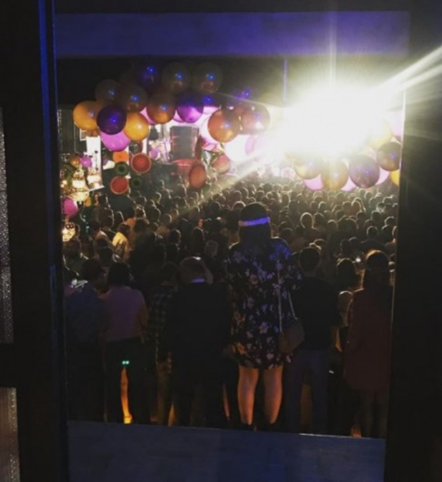 Cem Yılmaz hem sevgilisi hem de eski eşiyle geçmişe gitti! - Sayfa 16