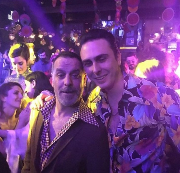 Cem Yılmaz hem sevgilisi hem de eski eşiyle geçmişe gitti! - Sayfa 10