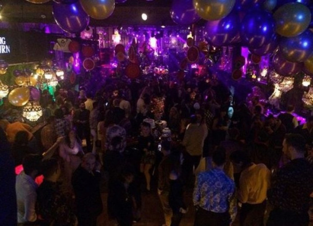 Cem Yılmaz hem sevgilisi hem de eski eşiyle geçmişe gitti! - Sayfa 20