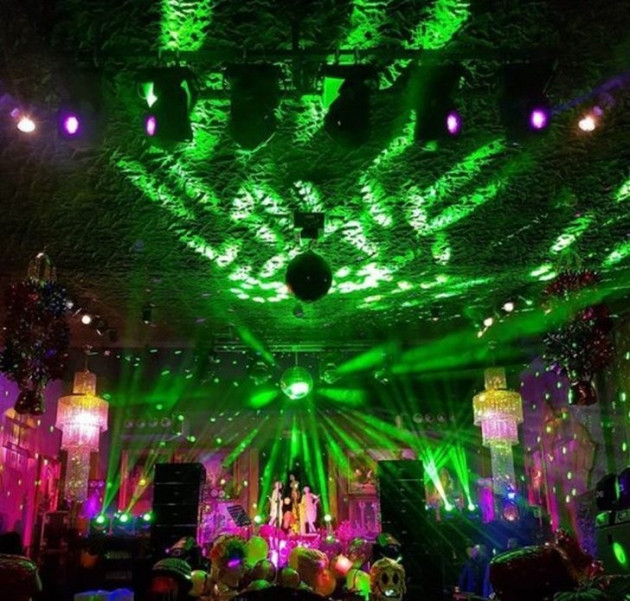 Cem Yılmaz hem sevgilisi hem de eski eşiyle geçmişe gitti! - Sayfa 18