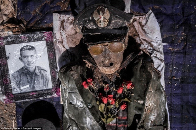 Bu kabilede ölüler mezarlarından çıkarılıp gezdiriliyor! - Sayfa 6